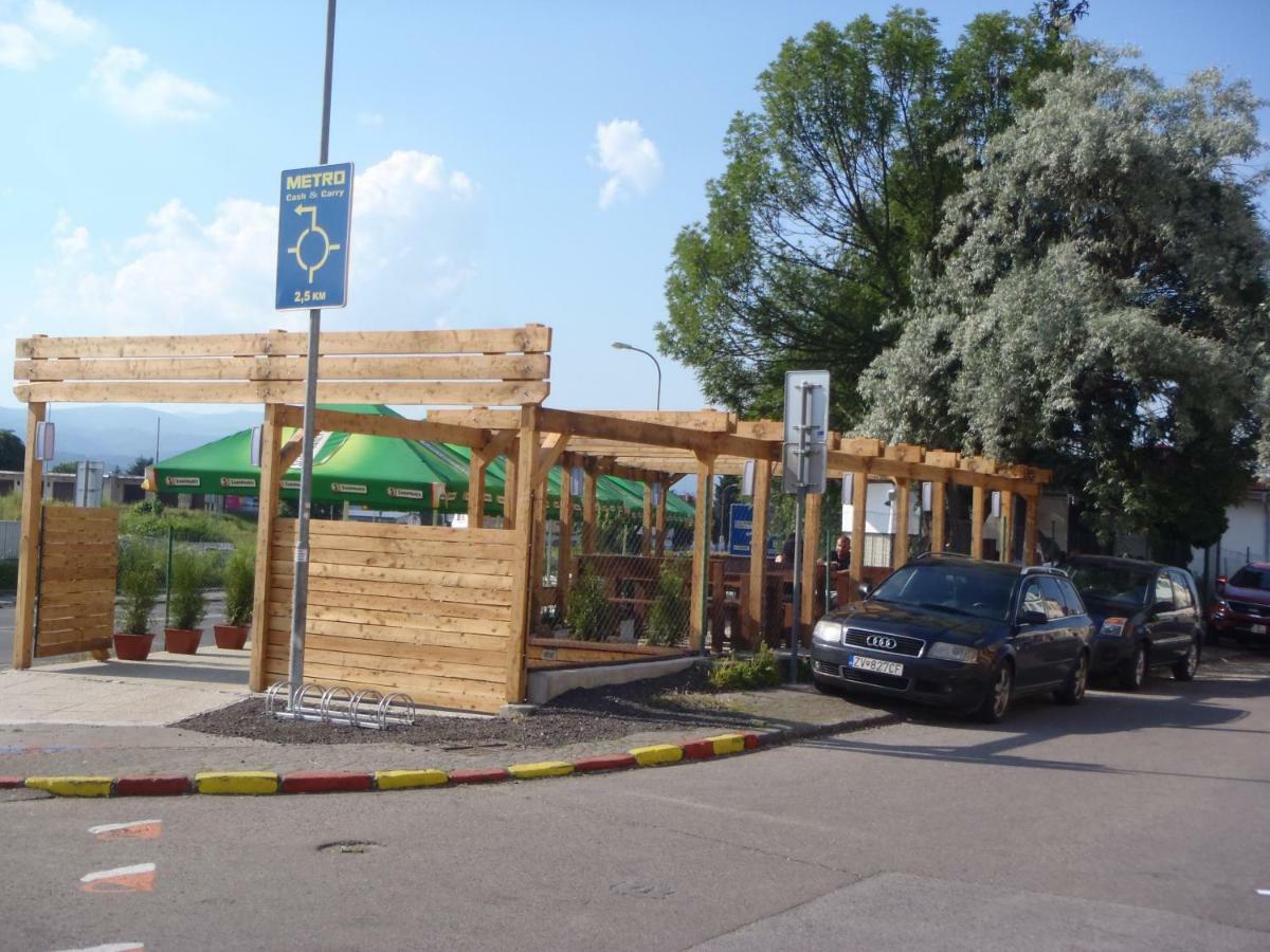 Victoria - Penzion & Restaurant Zvolen Dış mekan fotoğraf