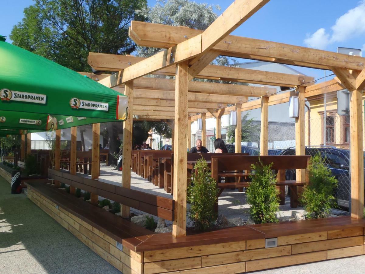Victoria - Penzion & Restaurant Zvolen Dış mekan fotoğraf