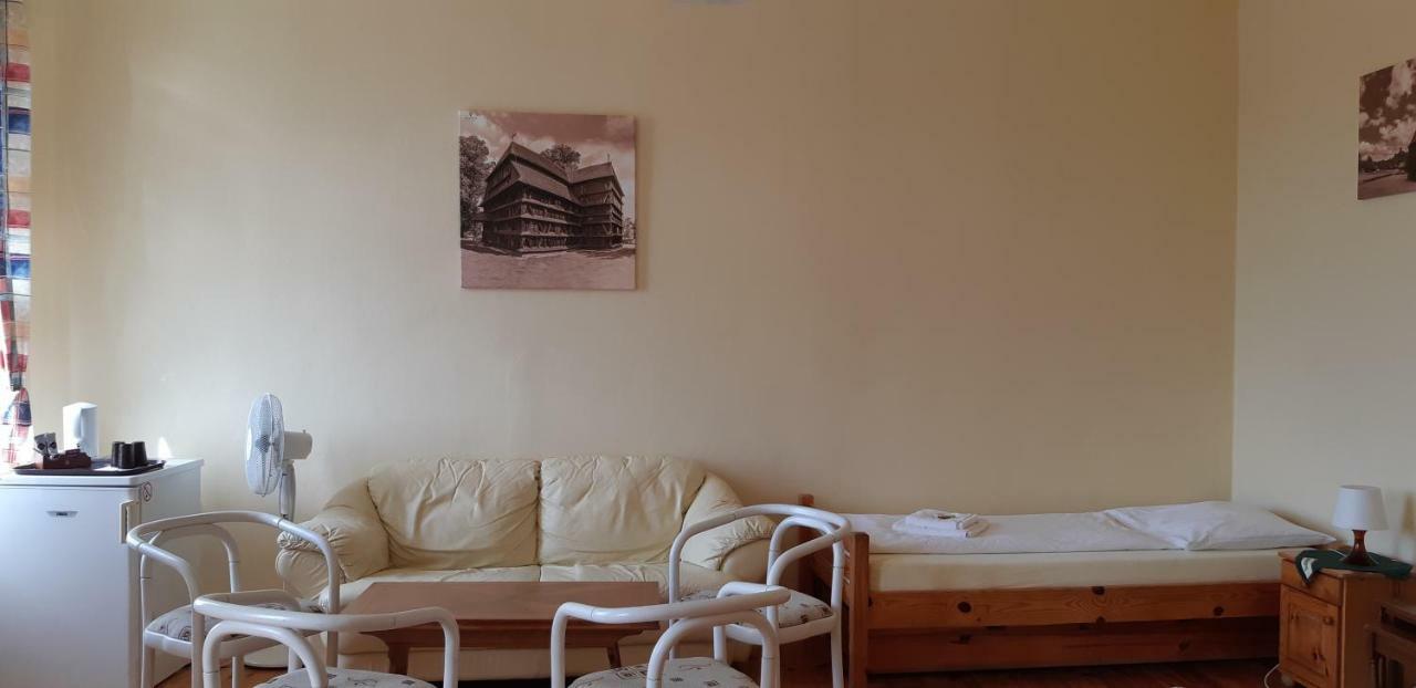 Victoria - Penzion & Restaurant Zvolen Dış mekan fotoğraf